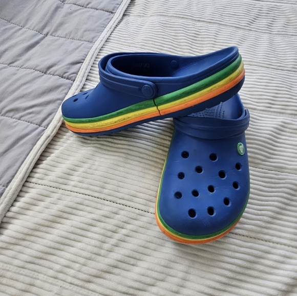 Crocs womens Blue w rainbow stripe bottom.  Size 9 W 7M - Picture 2 of 8